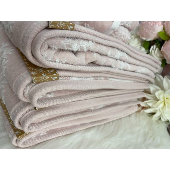 Arctic Holiday 6 Pc White SNOWFLAKE PINK Christmas Bath & Hand Towel Set NWT - Picture 7 of 9